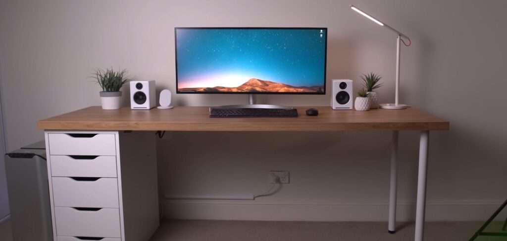 habitación gamer con buena gestión de cables