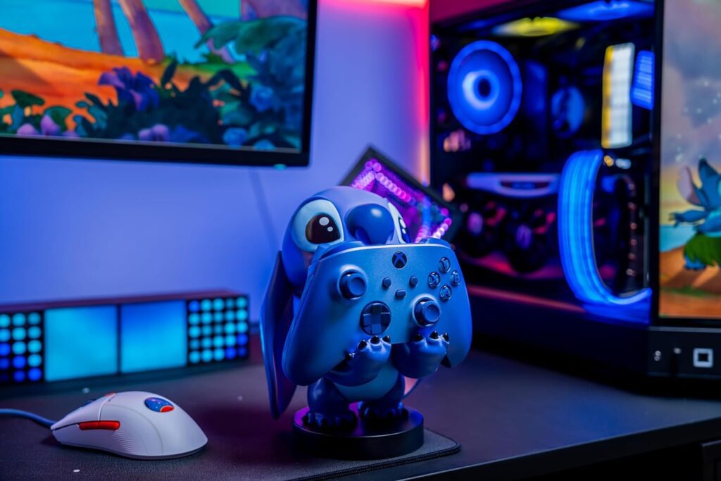 FIGURA SOPORTE PARA MANDOS PS5 Y XBOX